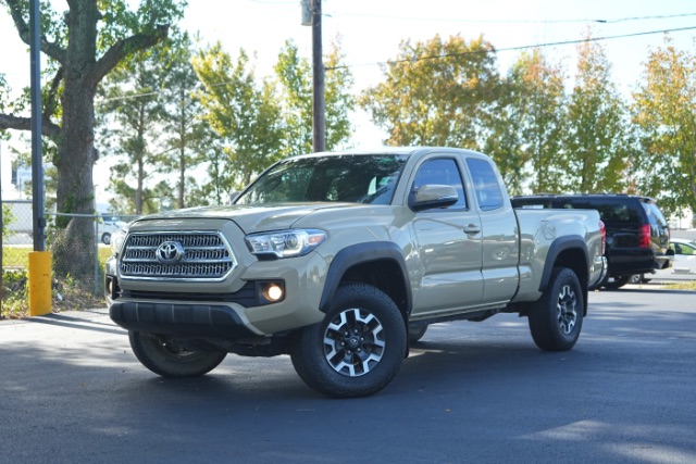 2016 Toyota Tacoma SR5's photo