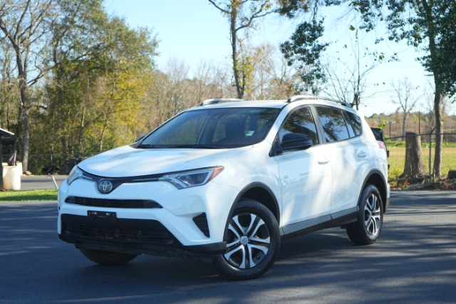 2018 Toyota RAV4 LE's photo