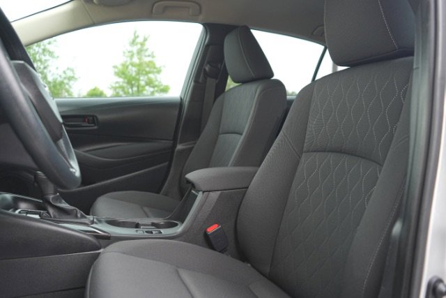 2025 Toyota Corolla LE - Photo 9