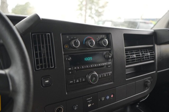 2014 Chevrolet Express Passenger LS - Photo 20
