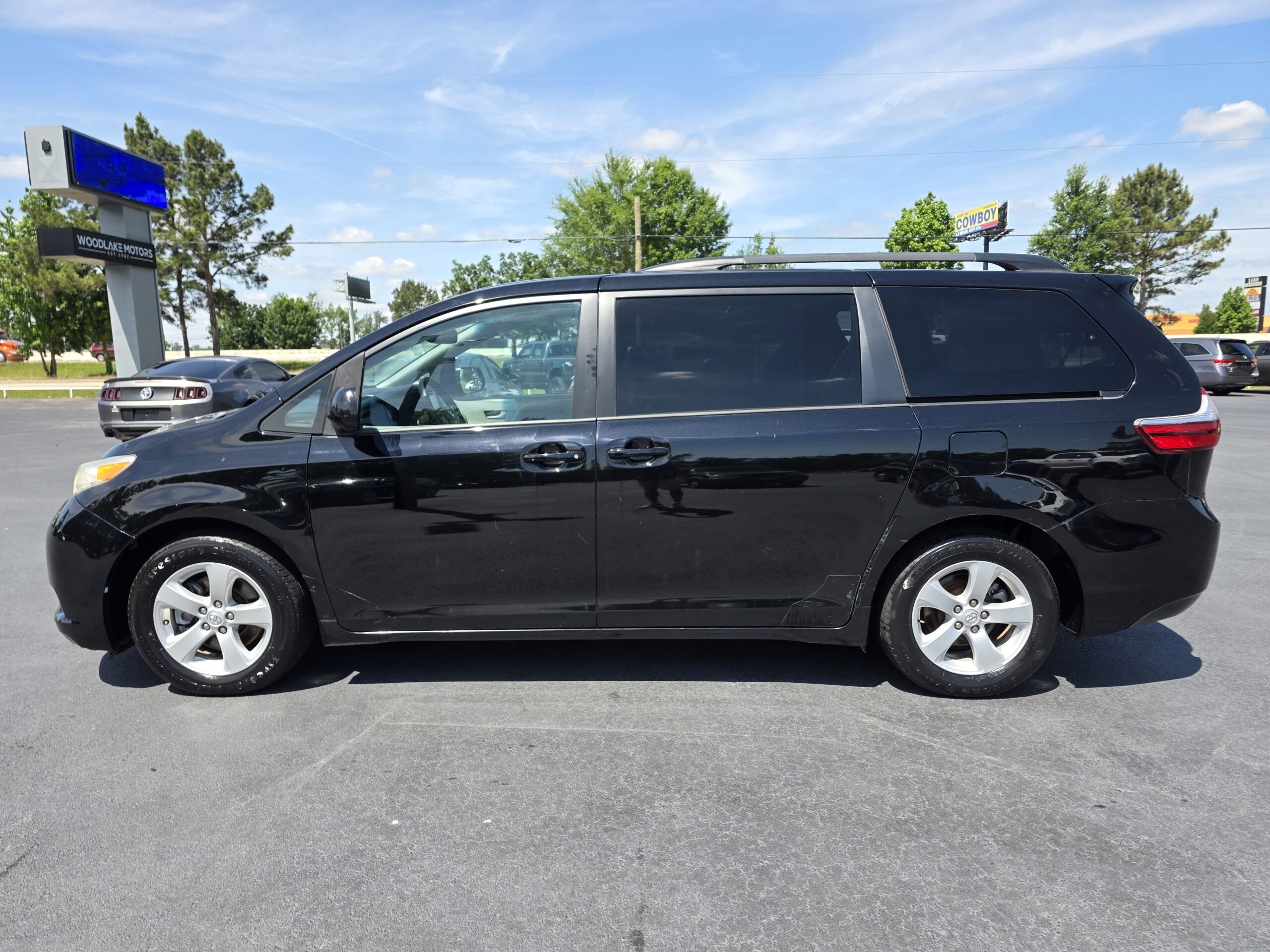 2015 Toyota Sienna LE - Photo 8
