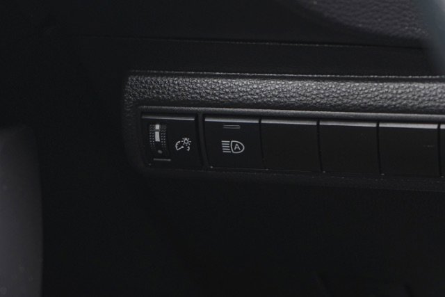 2025 Toyota Corolla LE - Photo 25
