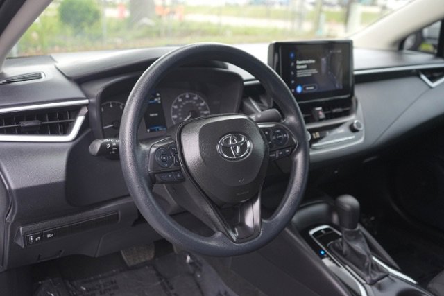 2025 Toyota Corolla LE - Photo 8