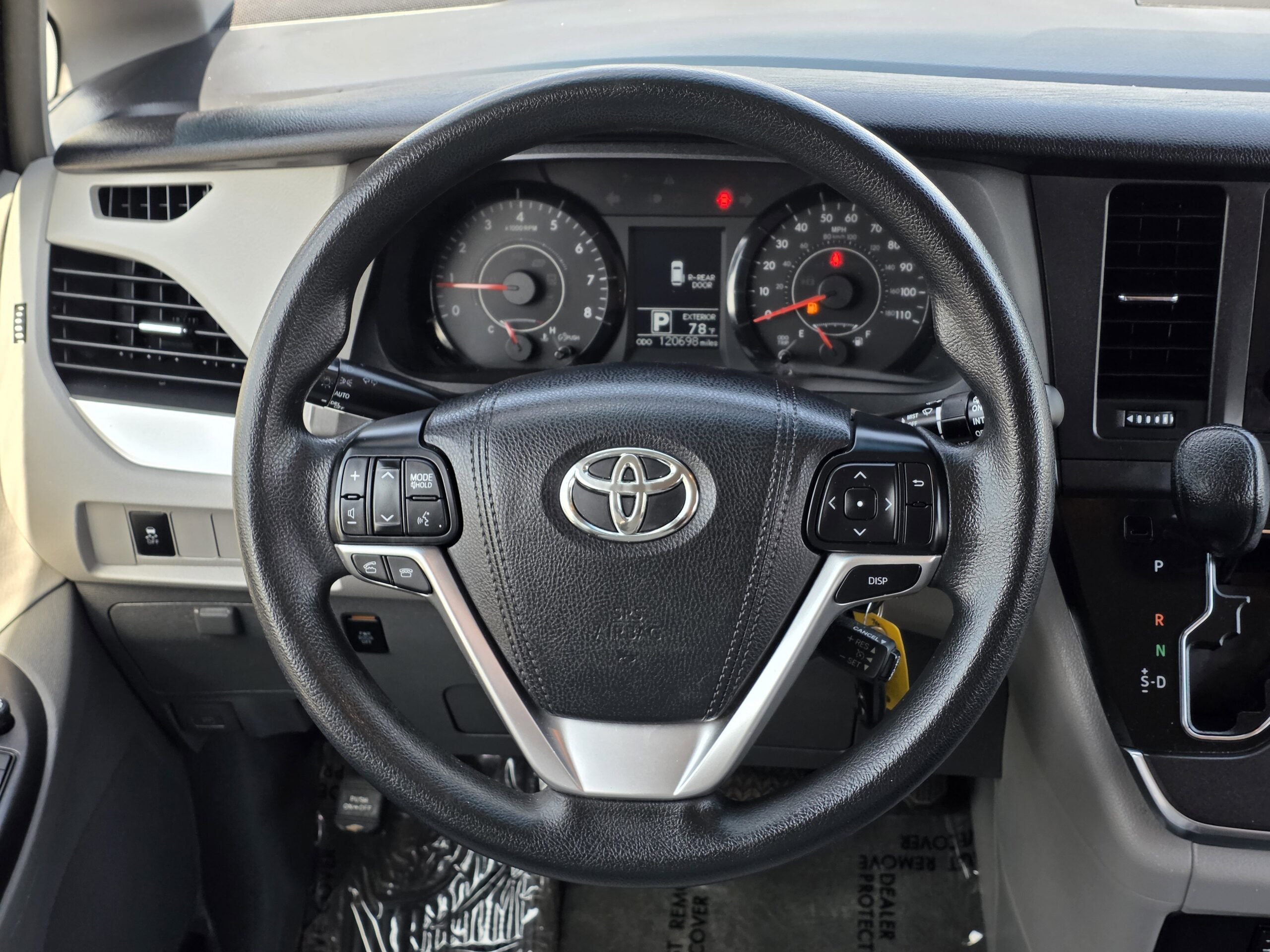 2015 Toyota Sienna LE - Photo 21