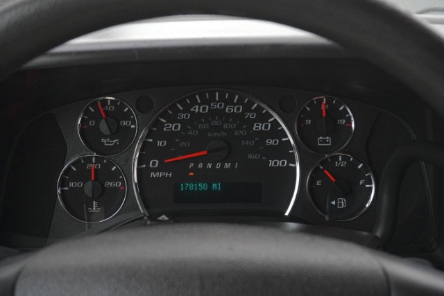 2014 Chevrolet Express Passenger LS - Photo 19