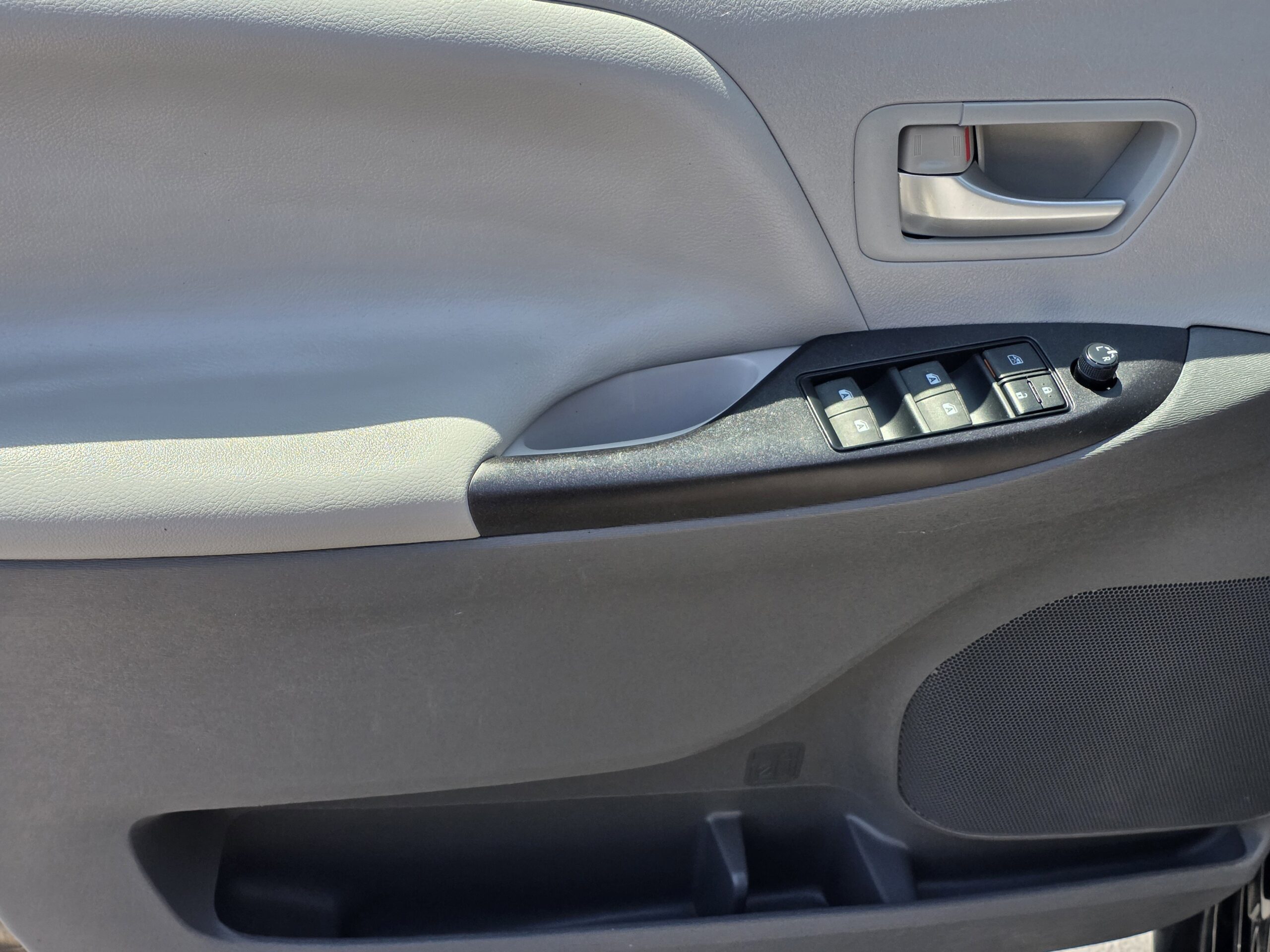 2015 Toyota Sienna LE - Photo 13