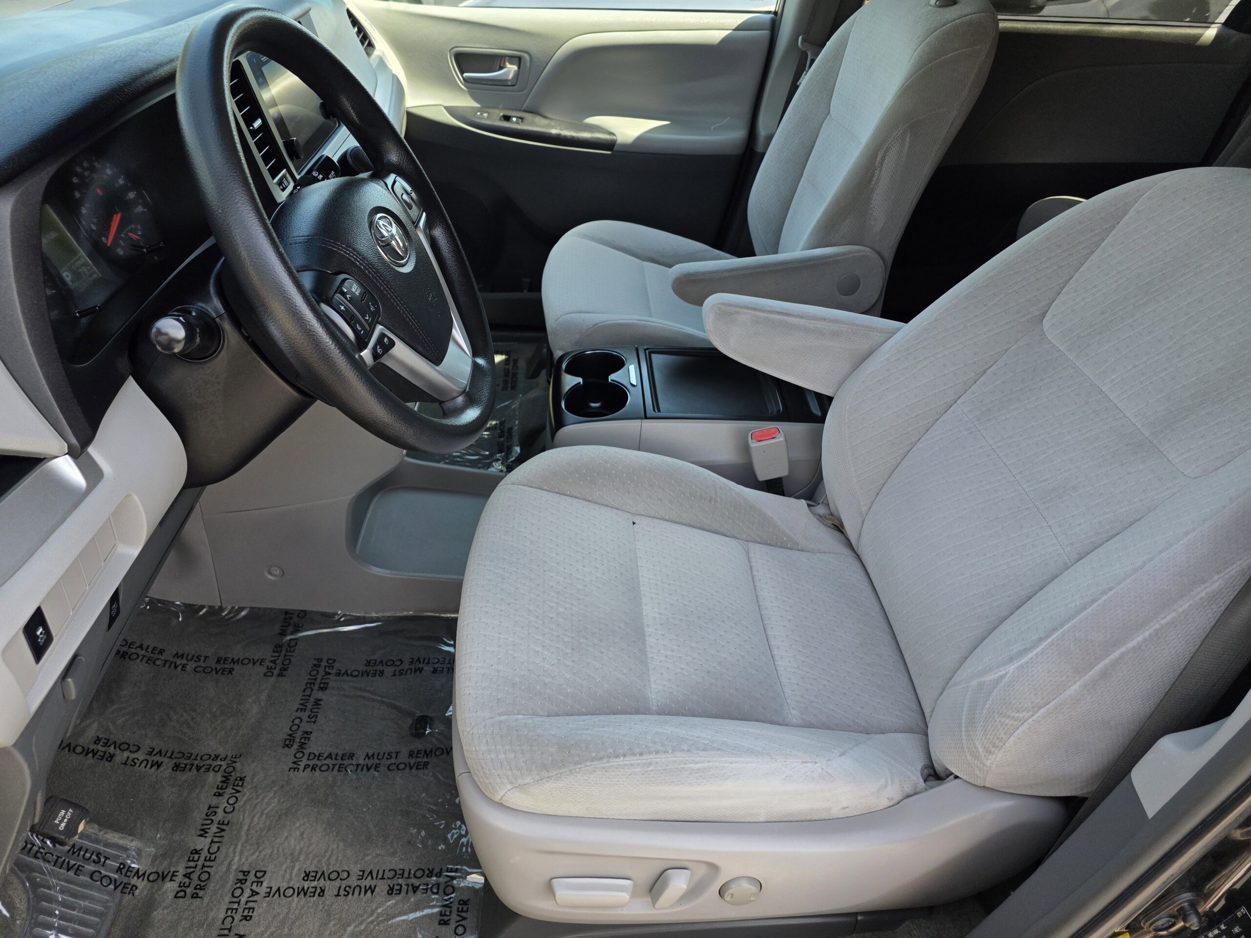 2015 Toyota Sienna LE - Photo 11