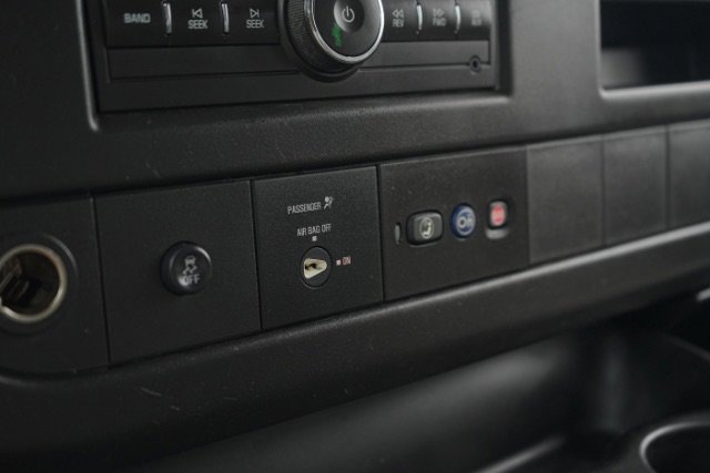 2014 Chevrolet Express Passenger LS - Photo 21
