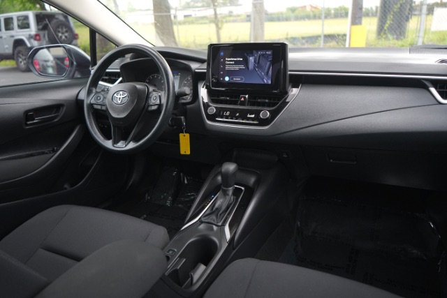 2025 Toyota Corolla LE - Photo 15