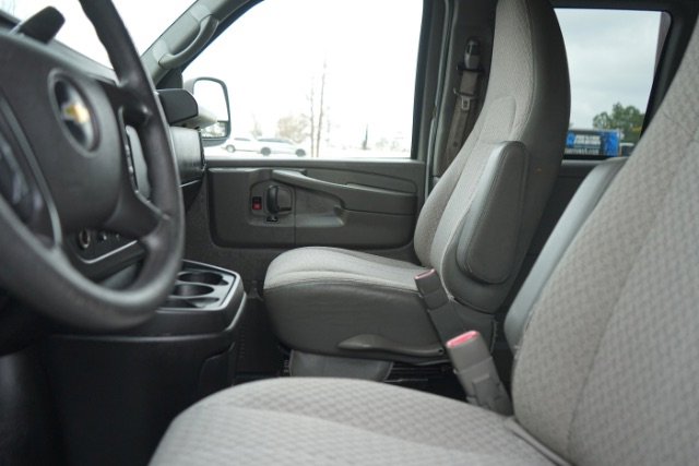 2014 Chevrolet Express Passenger LS - Photo 10